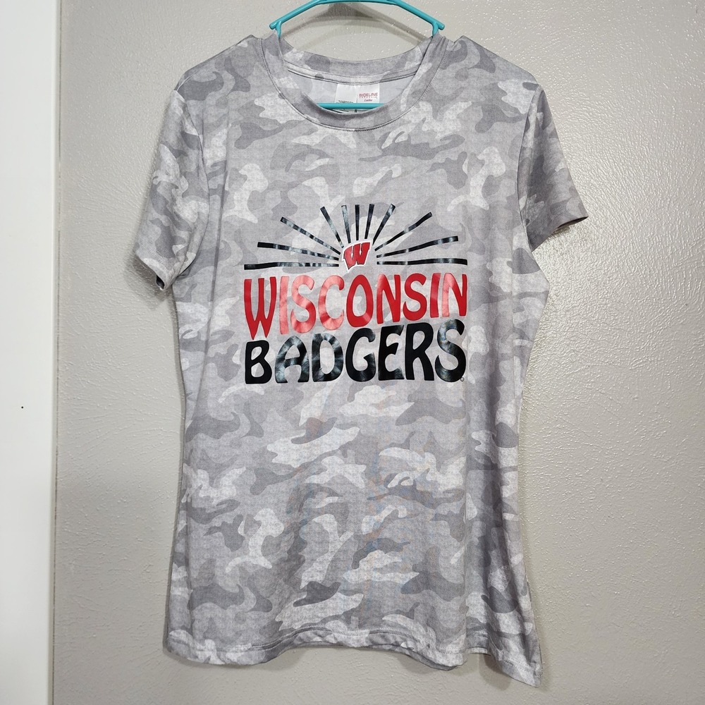 Wisconsin Badgers Women's Shirt Size Large Gray‎ Camo Sideline Apparel